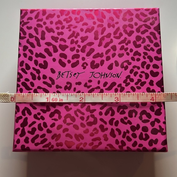 BETSEY JOHNSON GIFT BOX, pink fit Earrings or small objects EMPTY BOX - Picture 2 of 7